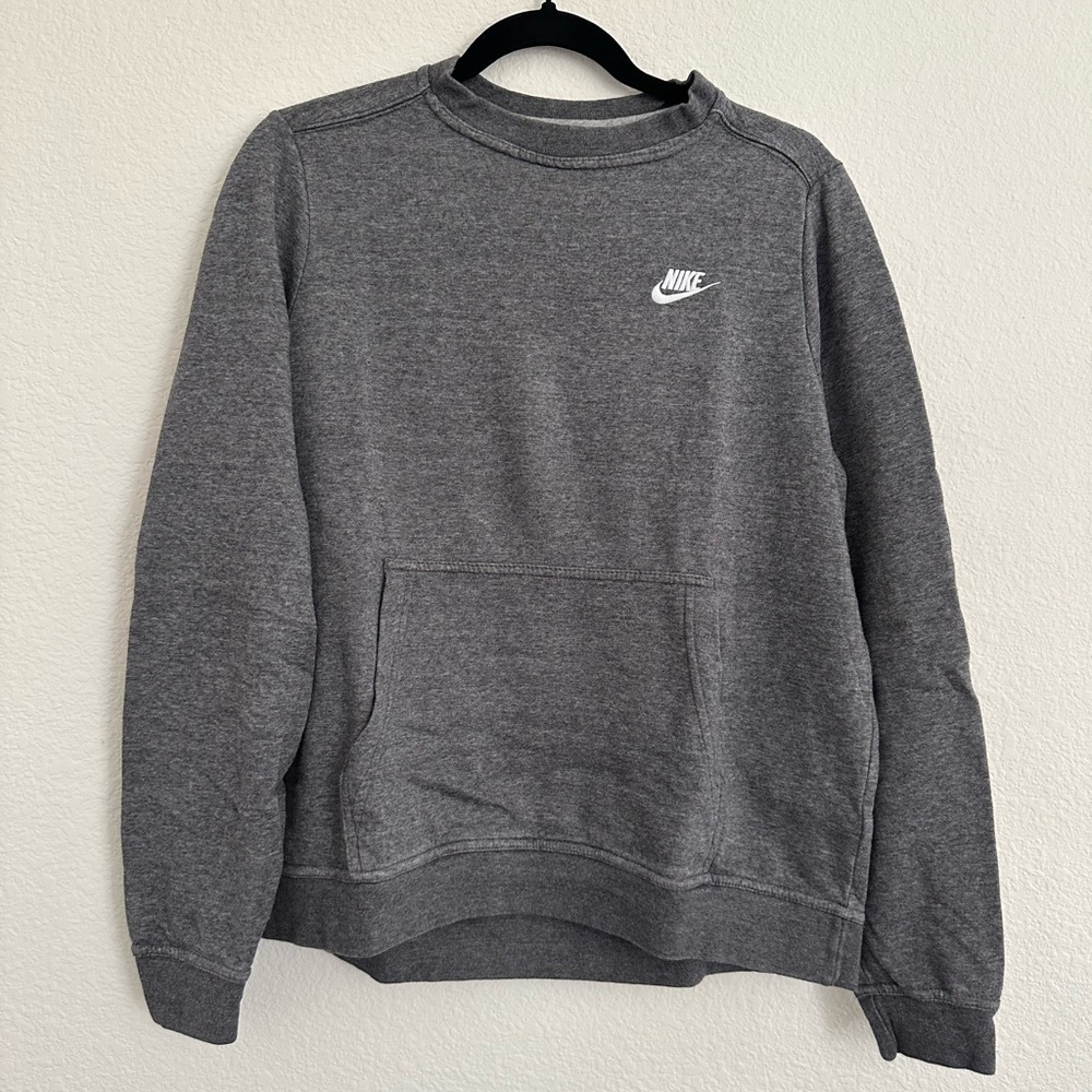 NIKE crewneck w/ hoodie pocket